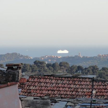 Villa Il Merlo Della Rocca à Imperia Chambre photo